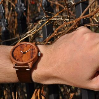 Dřevěné hodinky s 3D ciferníkem Time I představují nezaměnitelný kousek, který dokonale obzvláštní vaše zápěstí! ✨ Jak se...